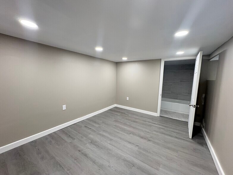 Unit 1B - 41 W 54th St