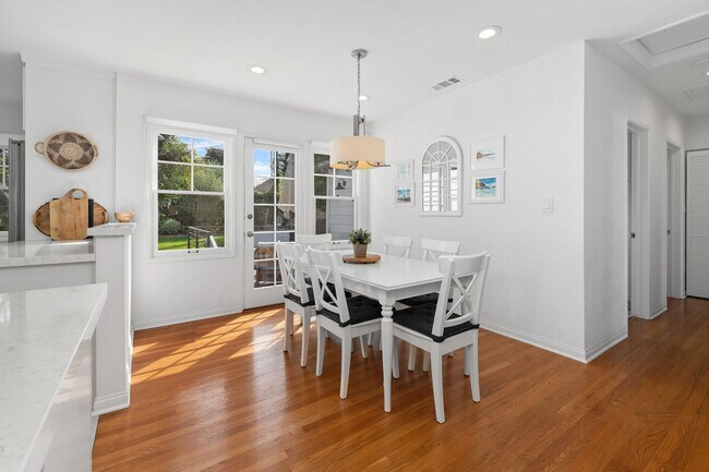 Building Photo - Charming La Jolla Beach Cottage