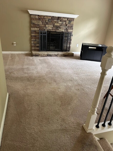 Building Photo - Room in House on Sugar Crest Dr