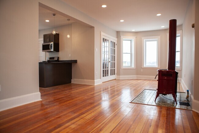 Building Photo - 19 Rowell St