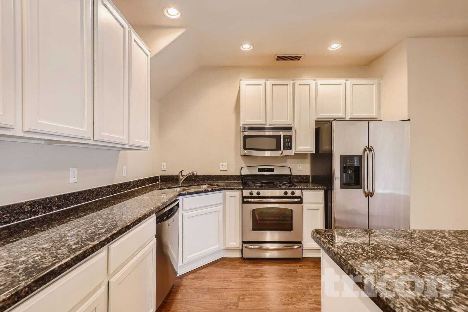 Building Photo - 3446 E Avalon Dr