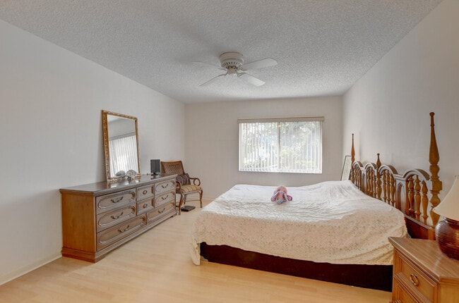 Building Photo - 8089 Springtree Rd