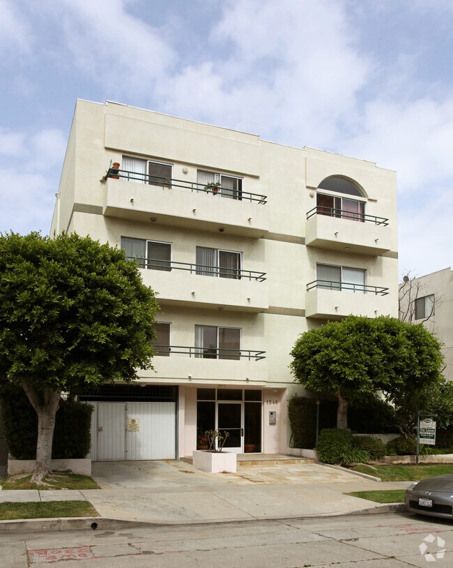 Building Photo - 1546 Amherst Ave