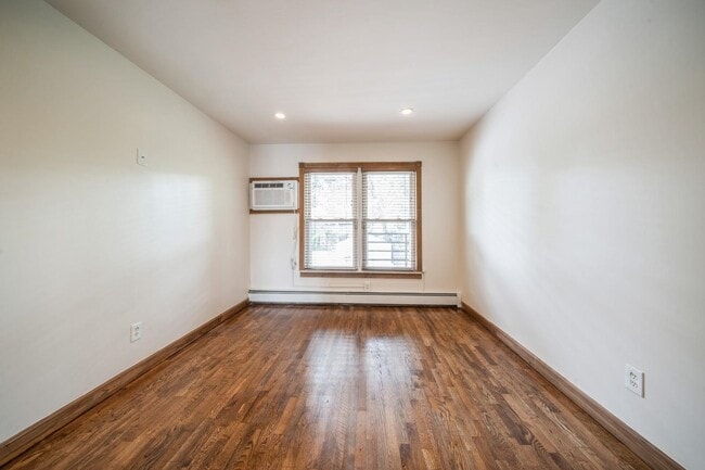 Building Photo - 1400 45th St