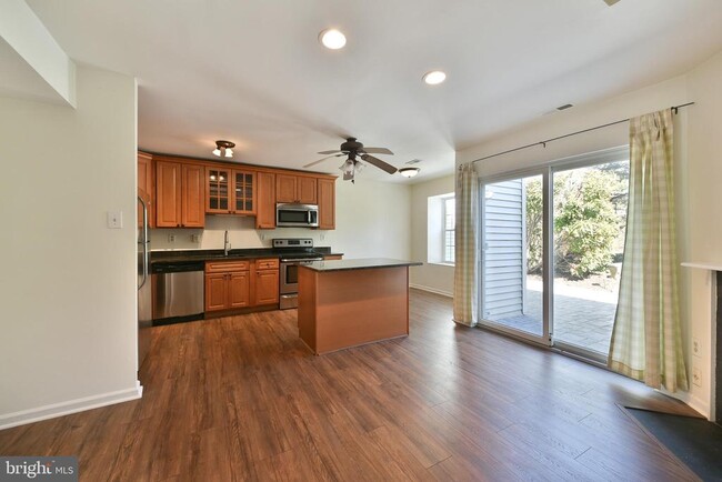 Building Photo - 2205 Ash Grove Rd