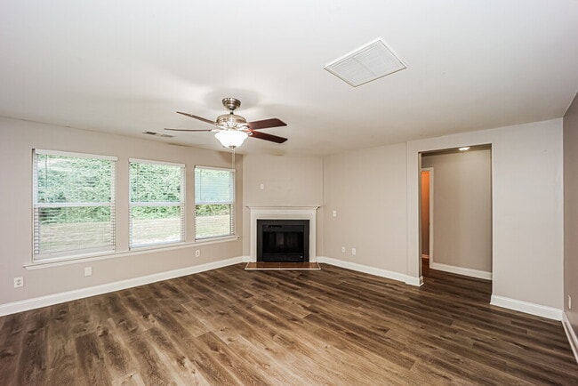 Building Photo - 2080 Valley Creek Dr