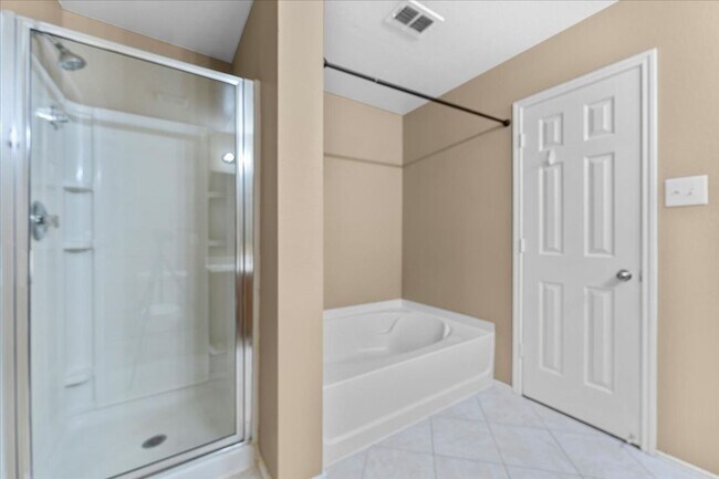Building Photo - Move in ready! 3-bed 2.5-bath 2354 sqft 2-...