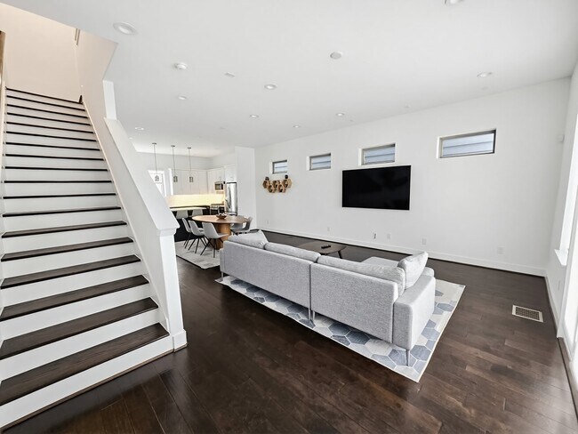 Building Photo - 2613 Hutchins St