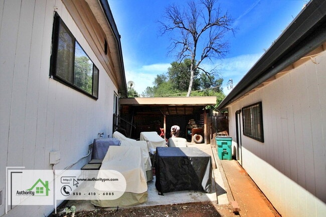 Building Photo - 4548 Pensacola St
