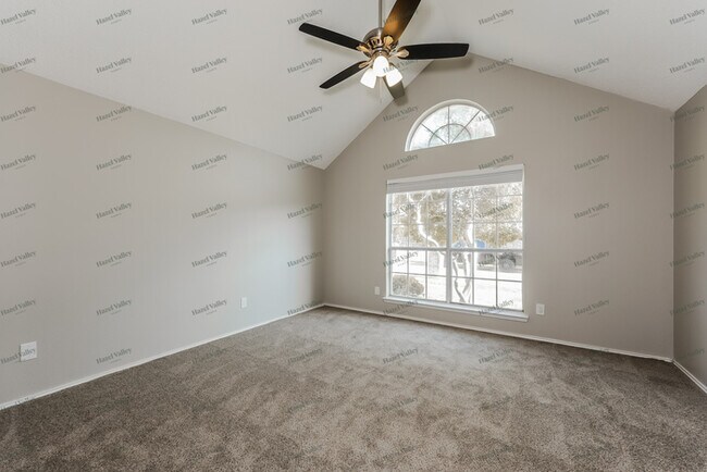 Building Photo - 2411 Weatherby Dr