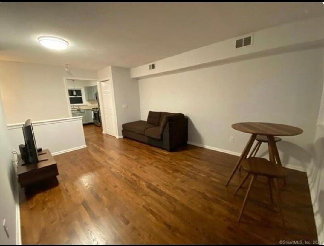 Building Photo - 30 Winchester Ave