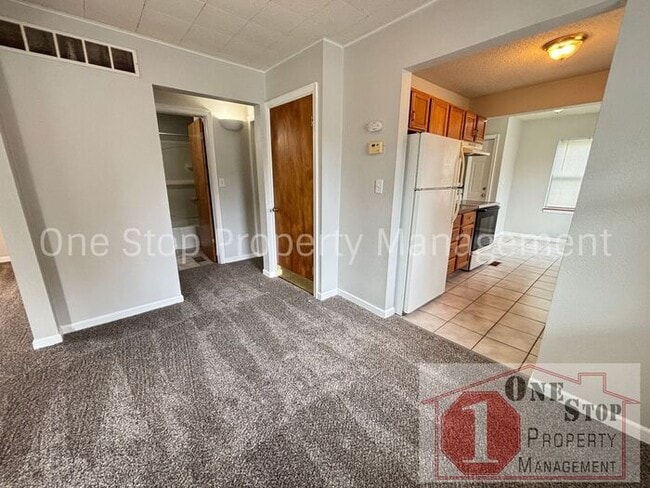 Building Photo - 2 Bedroom, 1.5 Bathroom Home in Independen...