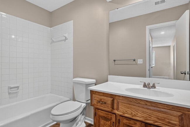 Building Photo - Renovated 3BR/2.5BA Townhome in Blue Valley Schools with Full Basement & 2-Car Garage