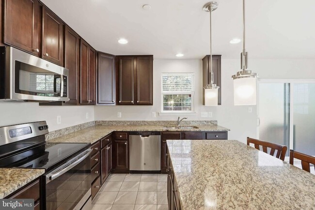 Building Photo - 410 Thelma Rd