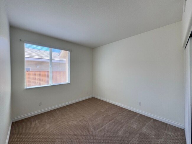 Building Photo - 4 Bedroom Menifee home available now for l...