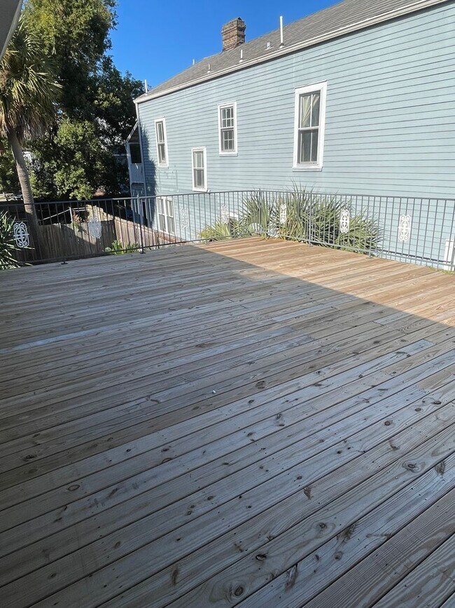 Building Photo - Gorgeous 3BD in Midcity, with a Garage and Large Deck/Terrace