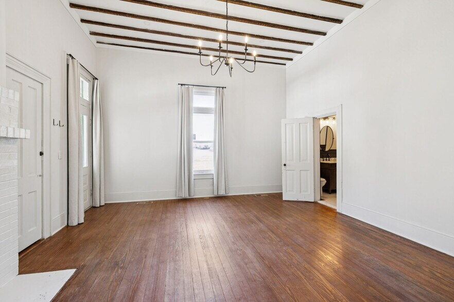 Building Photo - 911 S High St