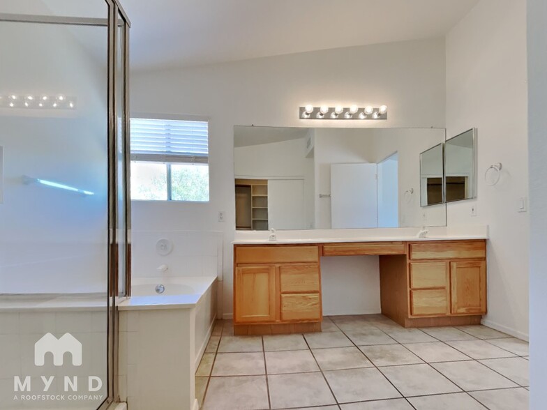 Building Photo - 2236 W Catalina View Dr