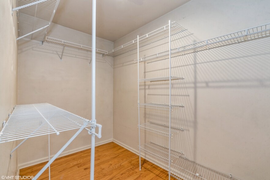 Large walk in closet - 500 Riverside Ave