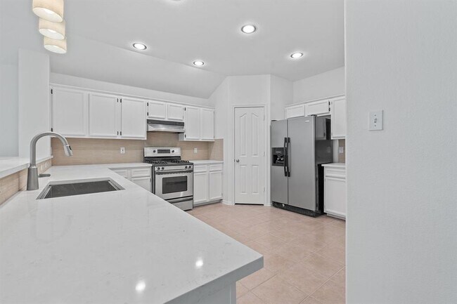 Building Photo - 909 Saba Cove