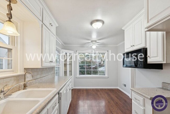 Building Photo - 4114 S Detroit Ave