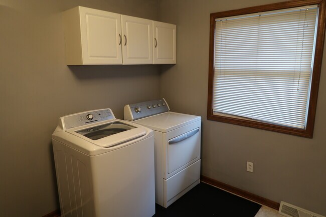 Building Photo - 1264 Brookridge SE