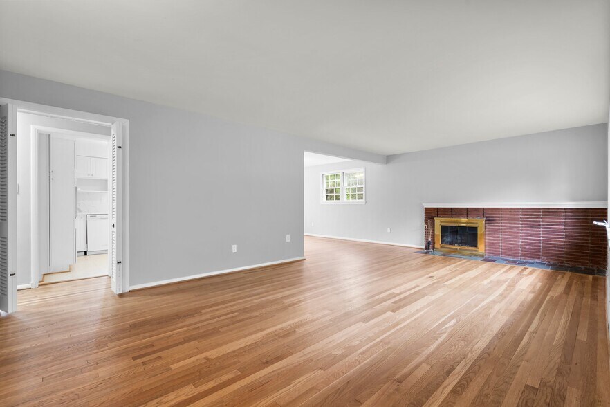 Building Photo - 4907 Elsmere Ave