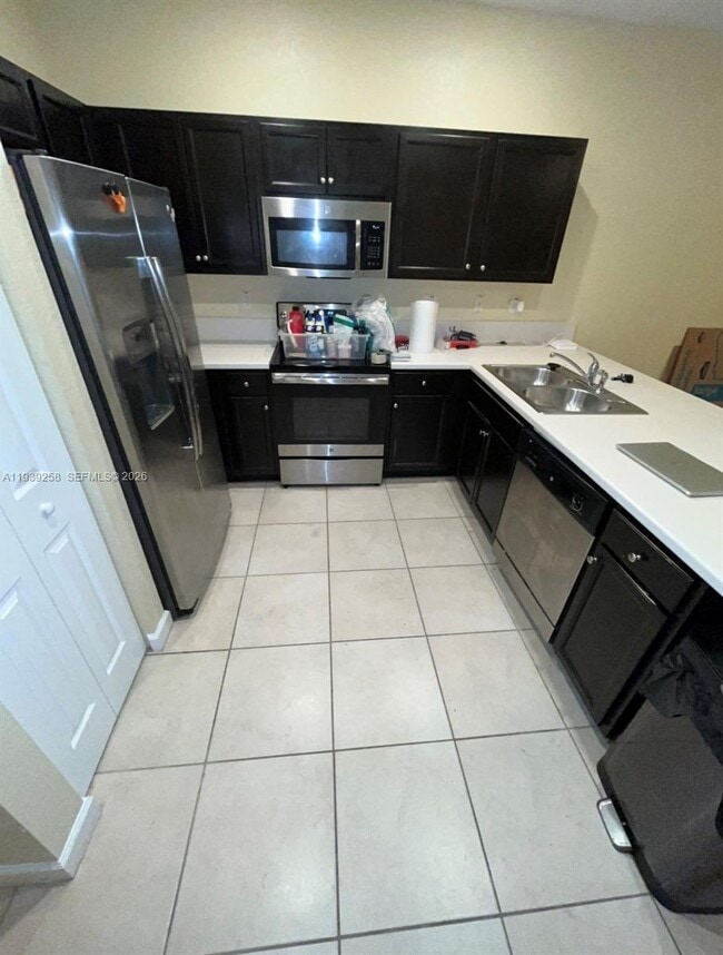 Building Photo - 3405 SE 1st St