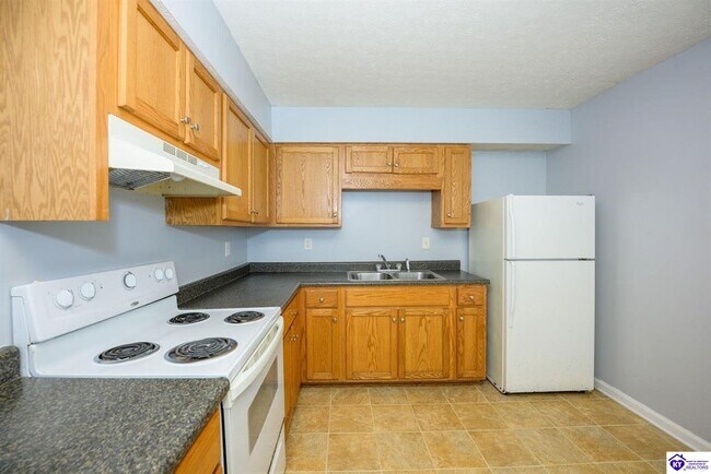 Building Photo - 244 Pinewood Dr