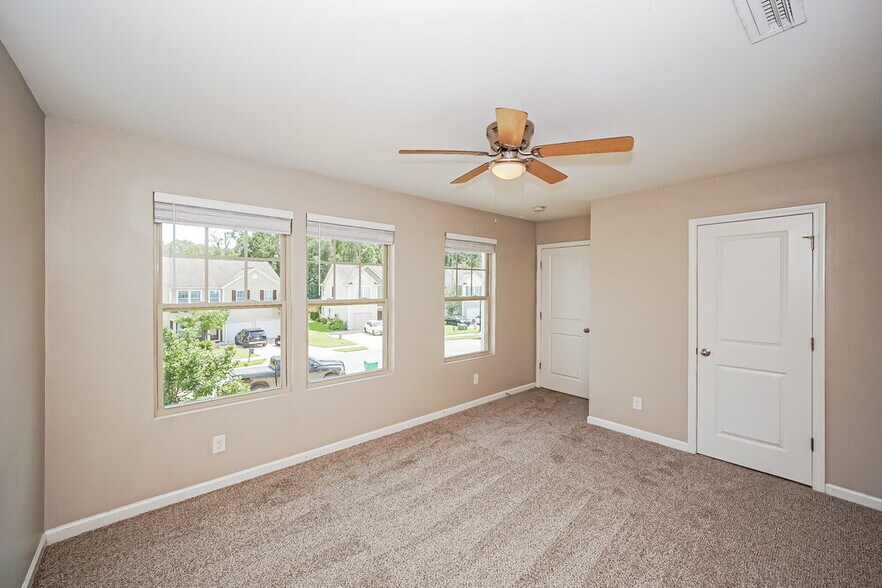Building Photo - 3343 Saddlebrook Dr