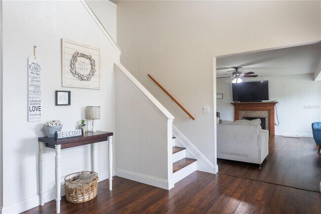 Building Photo - 1159 SW Valencia Heights Ave