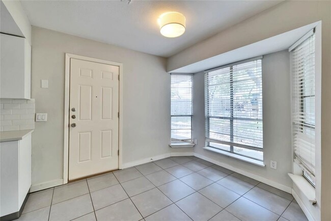 Building Photo - 2406 Sheri Oak Ln