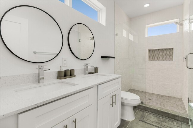 Building Photo - 4223 Delano Pl