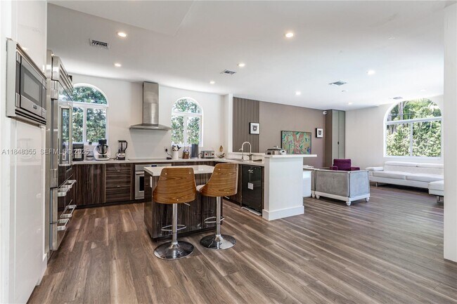 Building Photo - 5978 Alton Rd