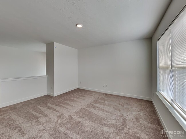 Building Photo - 2120 S Quincy Dr