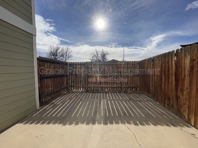 Building Photo - 1125 Sir Galahad Dr