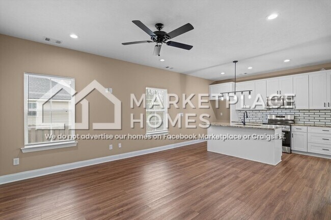 Building Photo - 108 James St