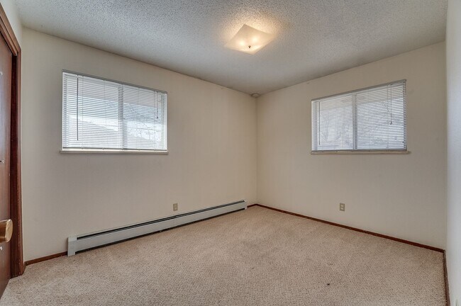 Building Photo - Dotsero1605 (BR-LN-KB)