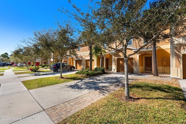 Building Photo - 2545 Revolution St