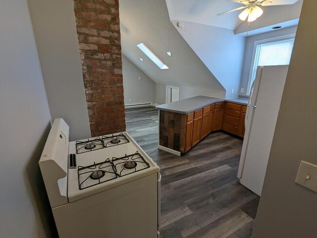 Building Photo - 359 Oak St