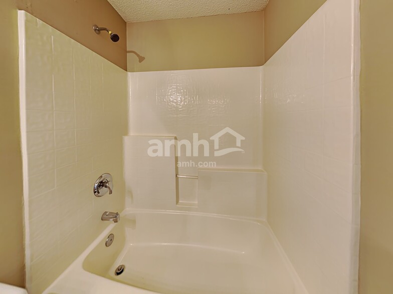Building Photo - 4001 Mantua Way