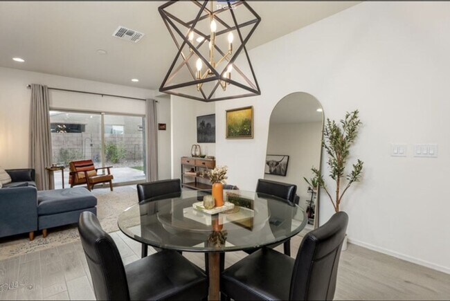 Building Photo - Beautifully Upgraded 4 - Bedroom 2 - Bath ...