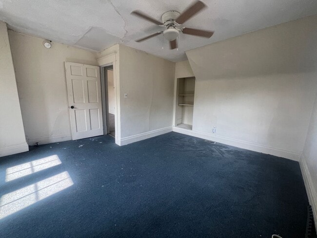 Building Photo - 390 Forest Ave