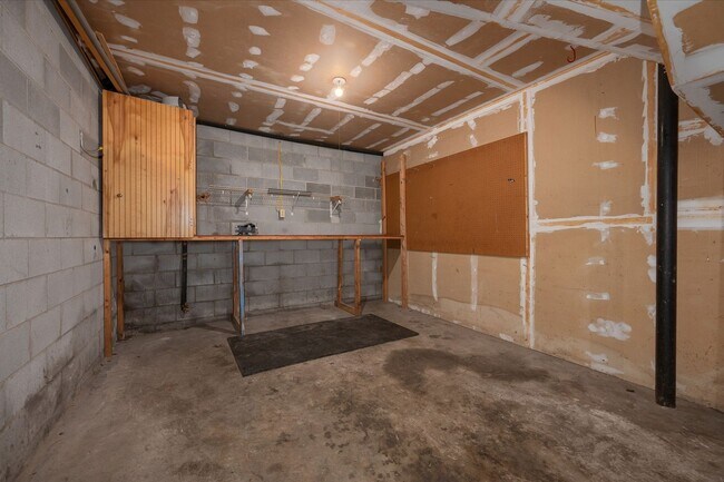 Building Photo - 3 Bedrooms with Full Basement on Corner Lot!