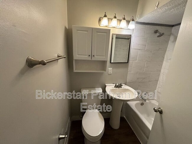 Building Photo - 1612 Celeste Dr