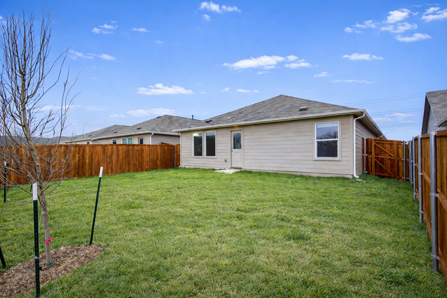 Building Photo - 1913 Ventasso Blvd