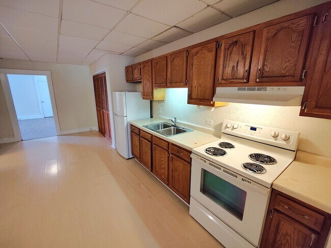Building Photo - 3002 Churchview Ave