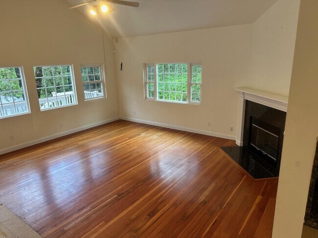 Building Photo - 16220 Greenwood Rd