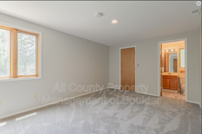 Building Photo - 2360 Balsam Dr