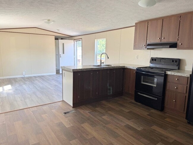 Building Photo - 557 Banjo Way